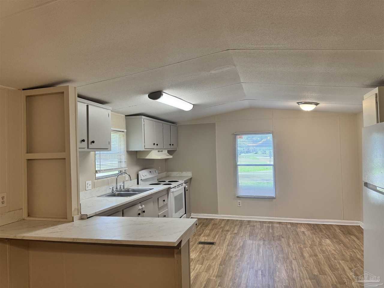3992 Mccutchin Dr - Photo 3 of 13