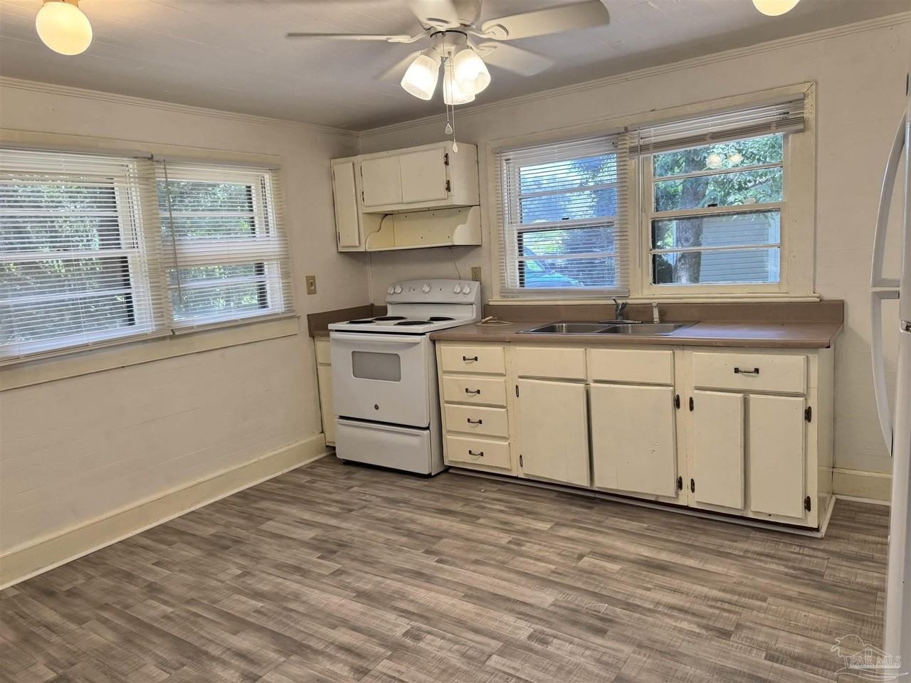 3877 Wilkes St - Photo 4 of 15