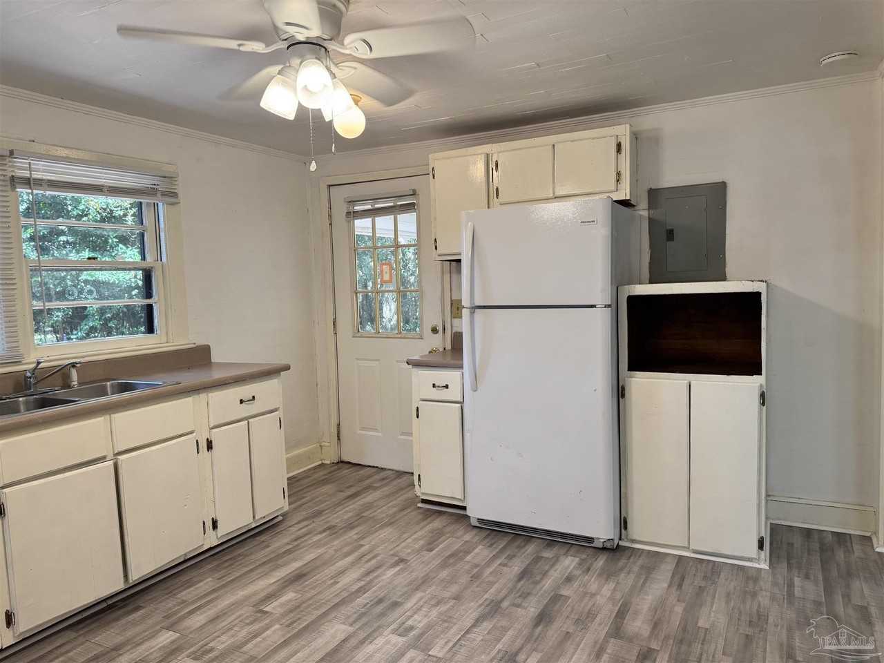 3877 Wilkes St - Photo 5 of 15