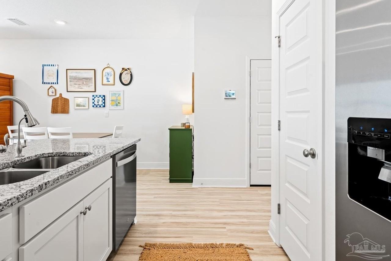 72 Phoenix St - Photo 4 of 35