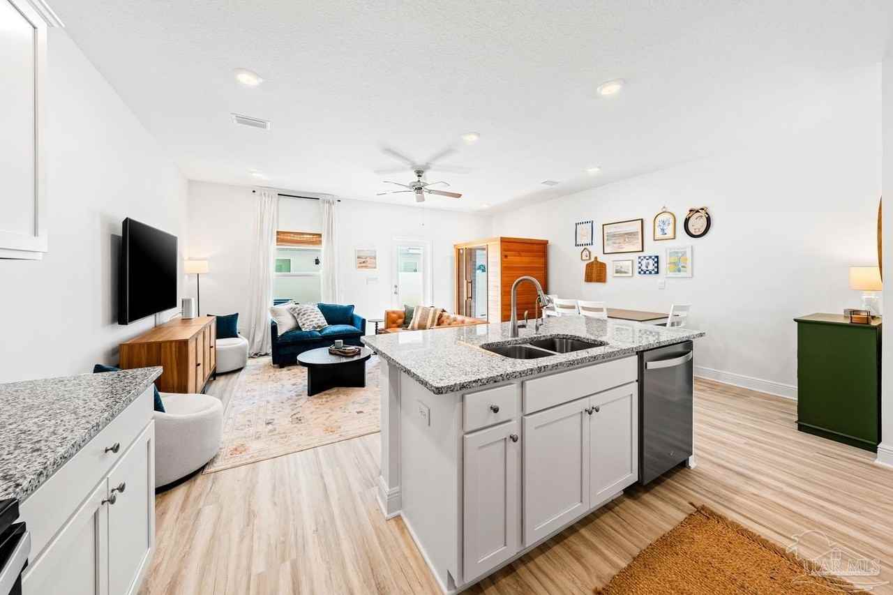 72 Phoenix St - Photo 6 of 35