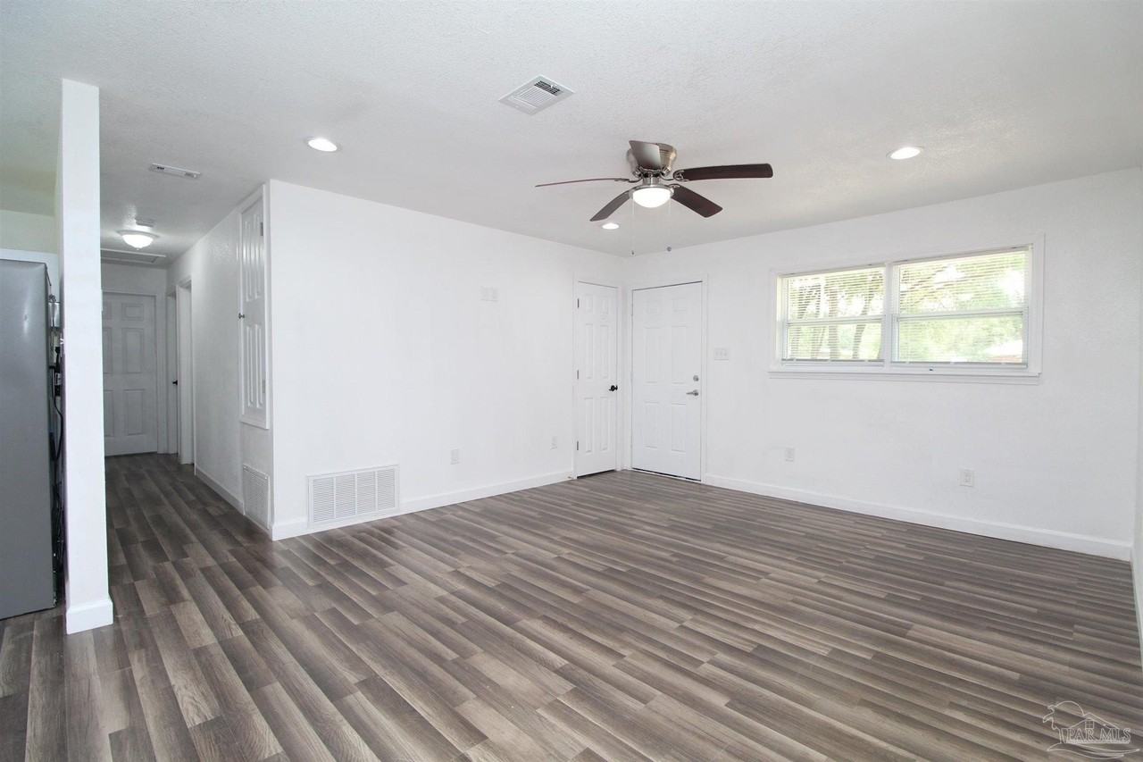 6037 Syrcle Ave - Photo 3 of 22