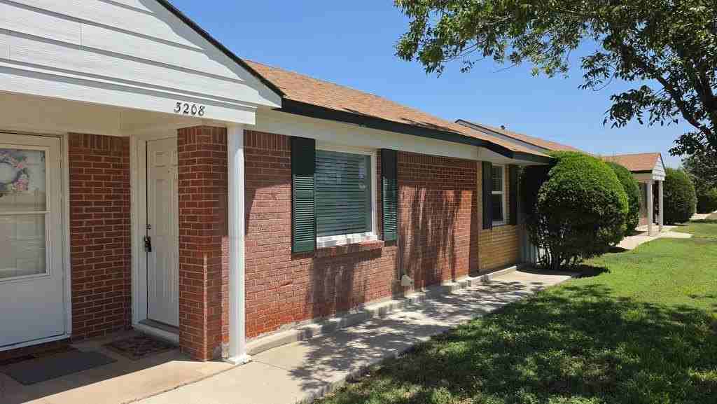 3208 W Kansas Ave - Photo 2 of 12