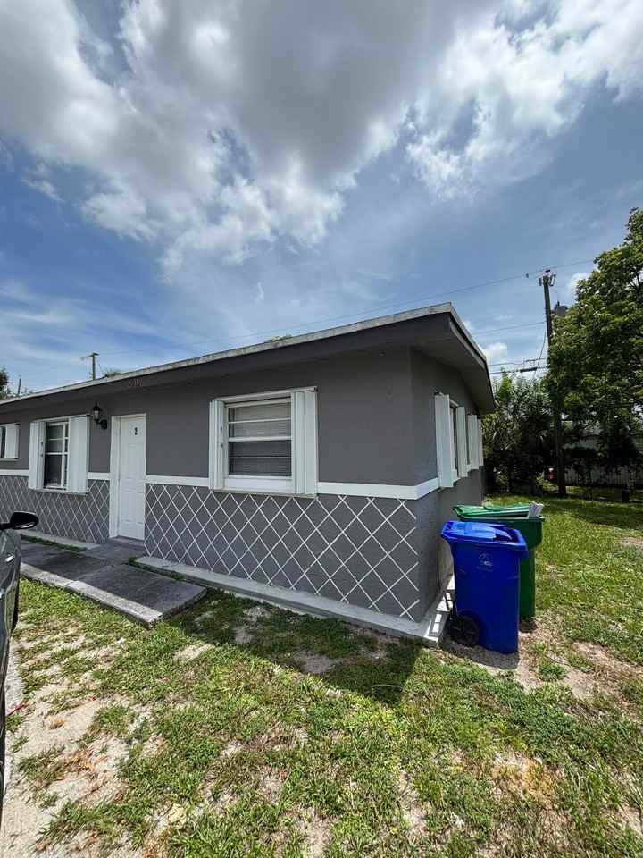2911 Nw 11th Pl #2