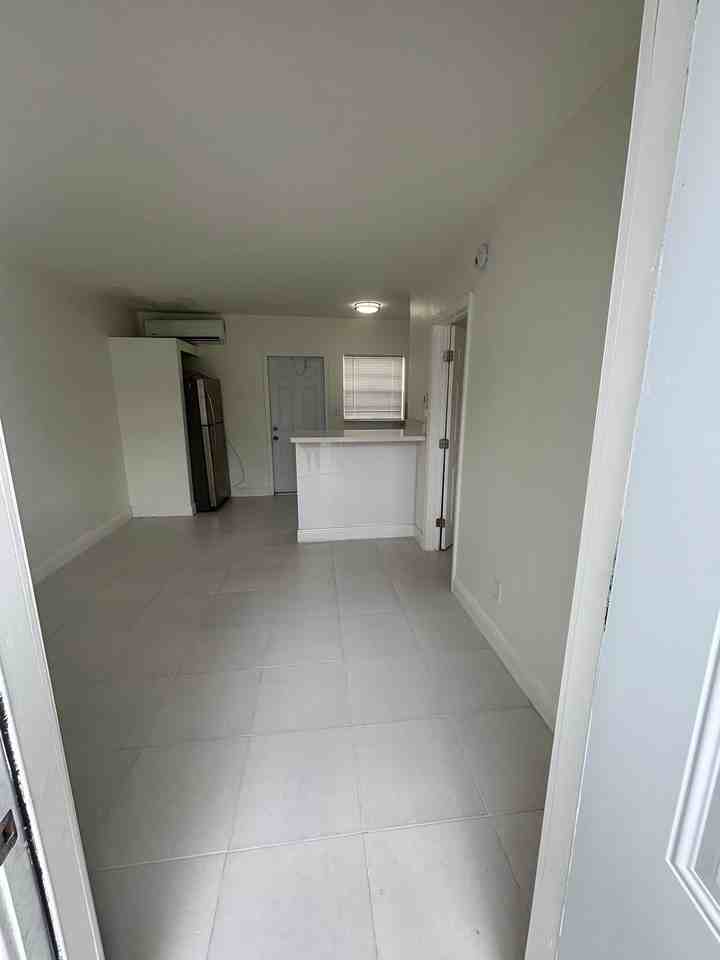 121 Sw 5th Ct #2 - Photo 2 of 8