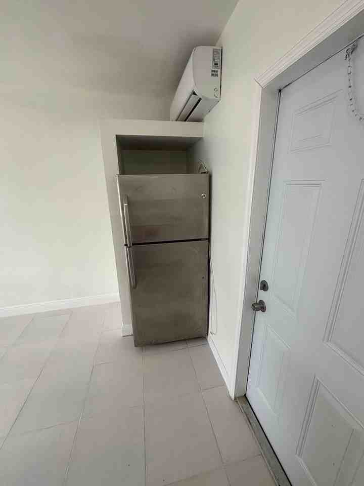121 Sw 5th Ct #2 - Photo 5 of 8