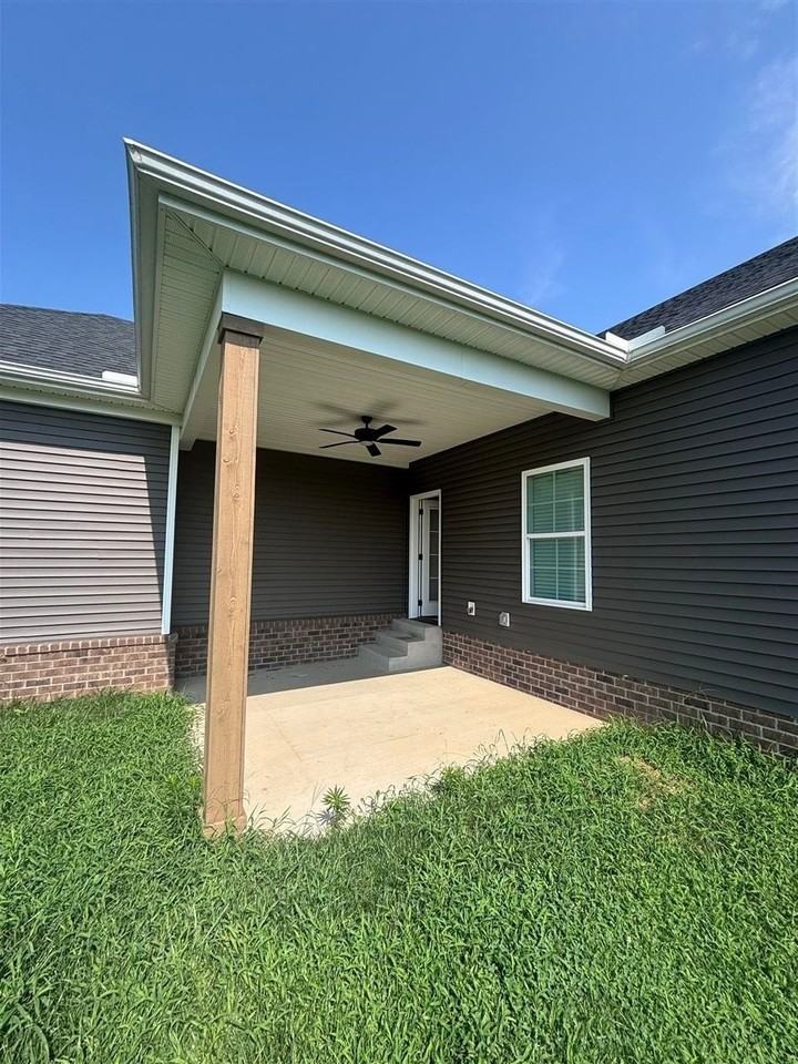 935 County House Ln - Photo 3 of 12