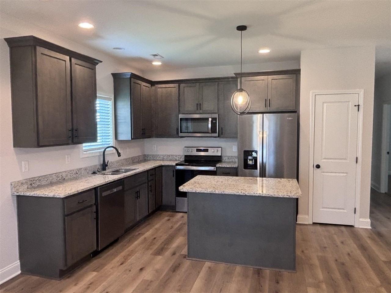 935 County House Ln - Photo 4 of 12