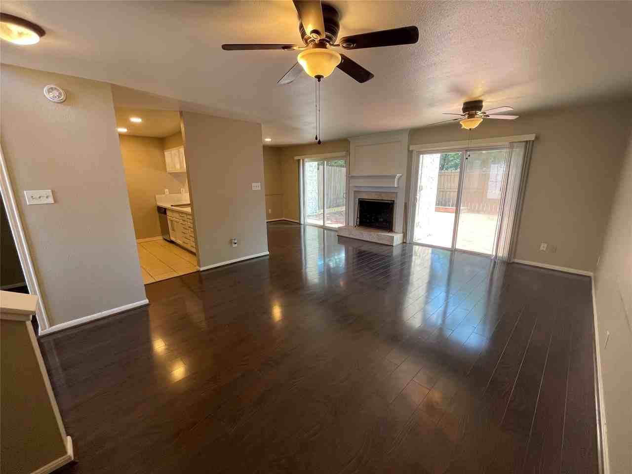 12315 Glenview Dr - Photo 4 of 44
