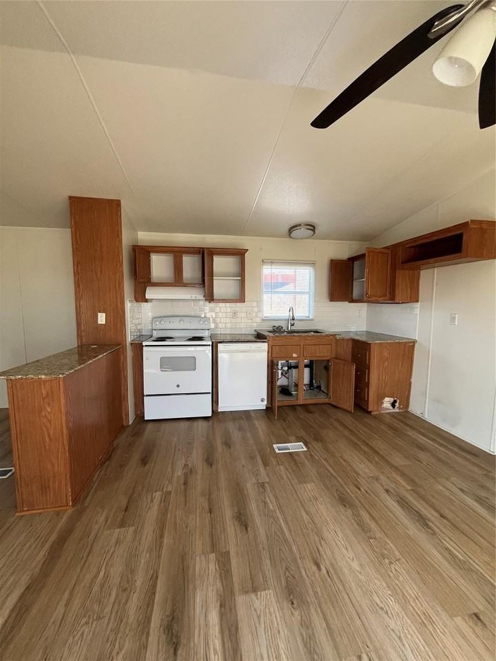 8514 County Road 623 - Photo 4 of 14