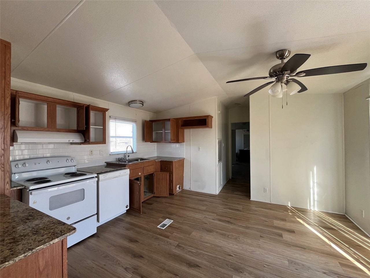8514 County Road 623 - Photo 5 of 14