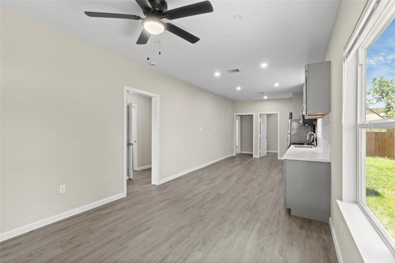 8402 Bassett St - Photo 3 of 22