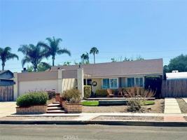 featured image of 3882 Greenwood St