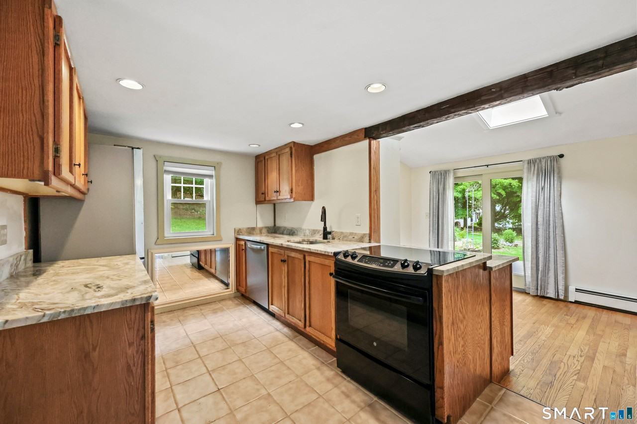 917 Hopewell Rd - Photo 4 of 38