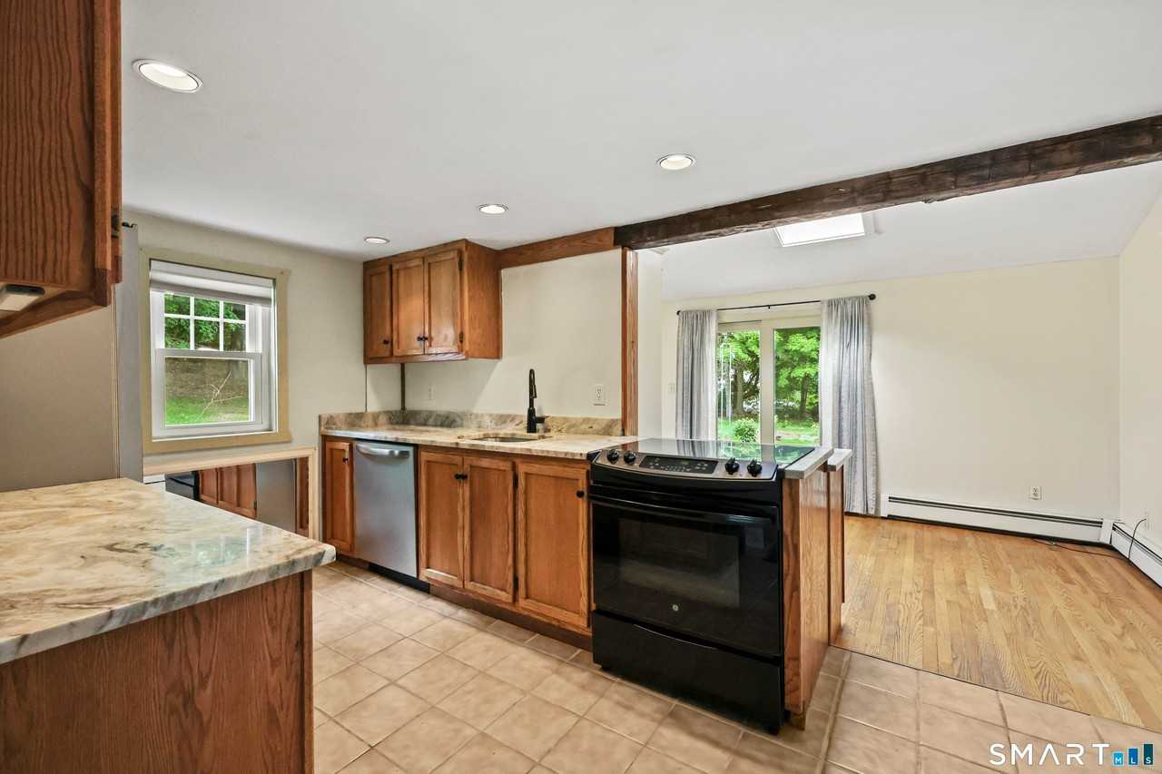 917 Hopewell Rd - Photo 7 of 38