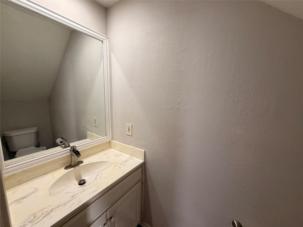 342 Arbor Ct - Photo 4 of 19