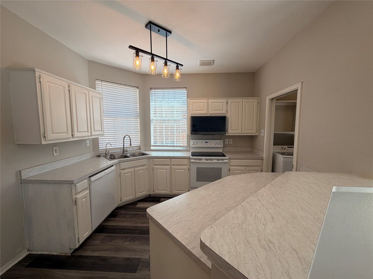 342 Arbor Ct - Photo 5 of 19