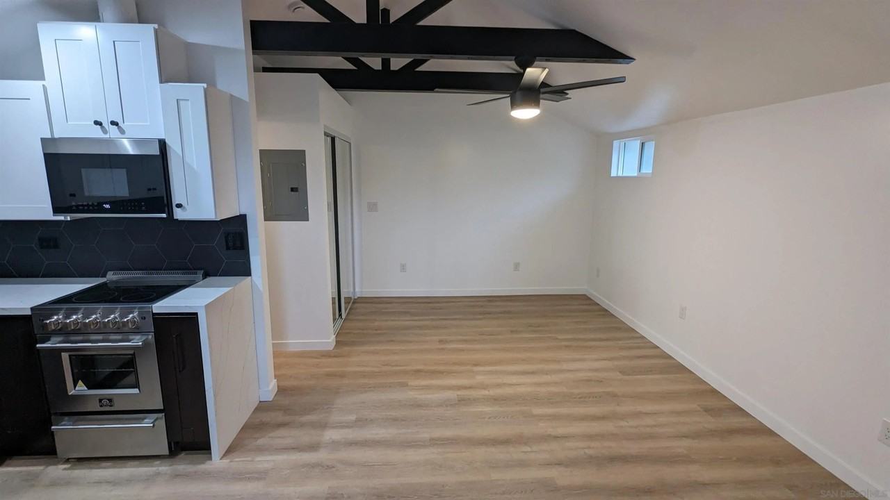 530 Glover Ave Unit A - Photo 5 of 10