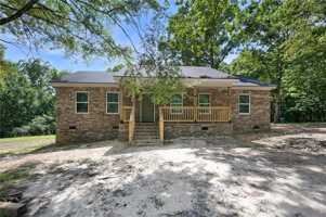 featured image of 135 Holly Creek Dr