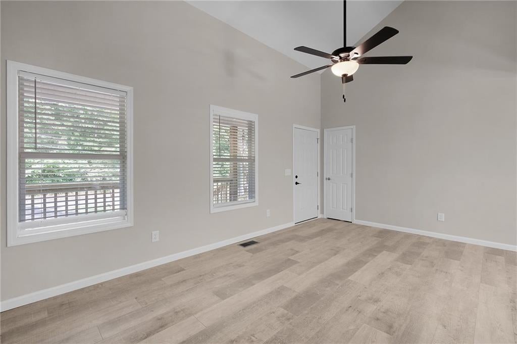 135 Holly Creek Dr - Photo 4 of 17