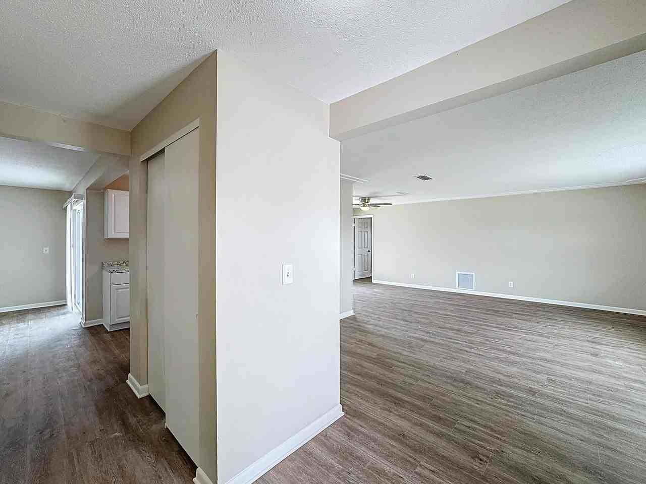 1545 Polaris St - Photo 4 of 23