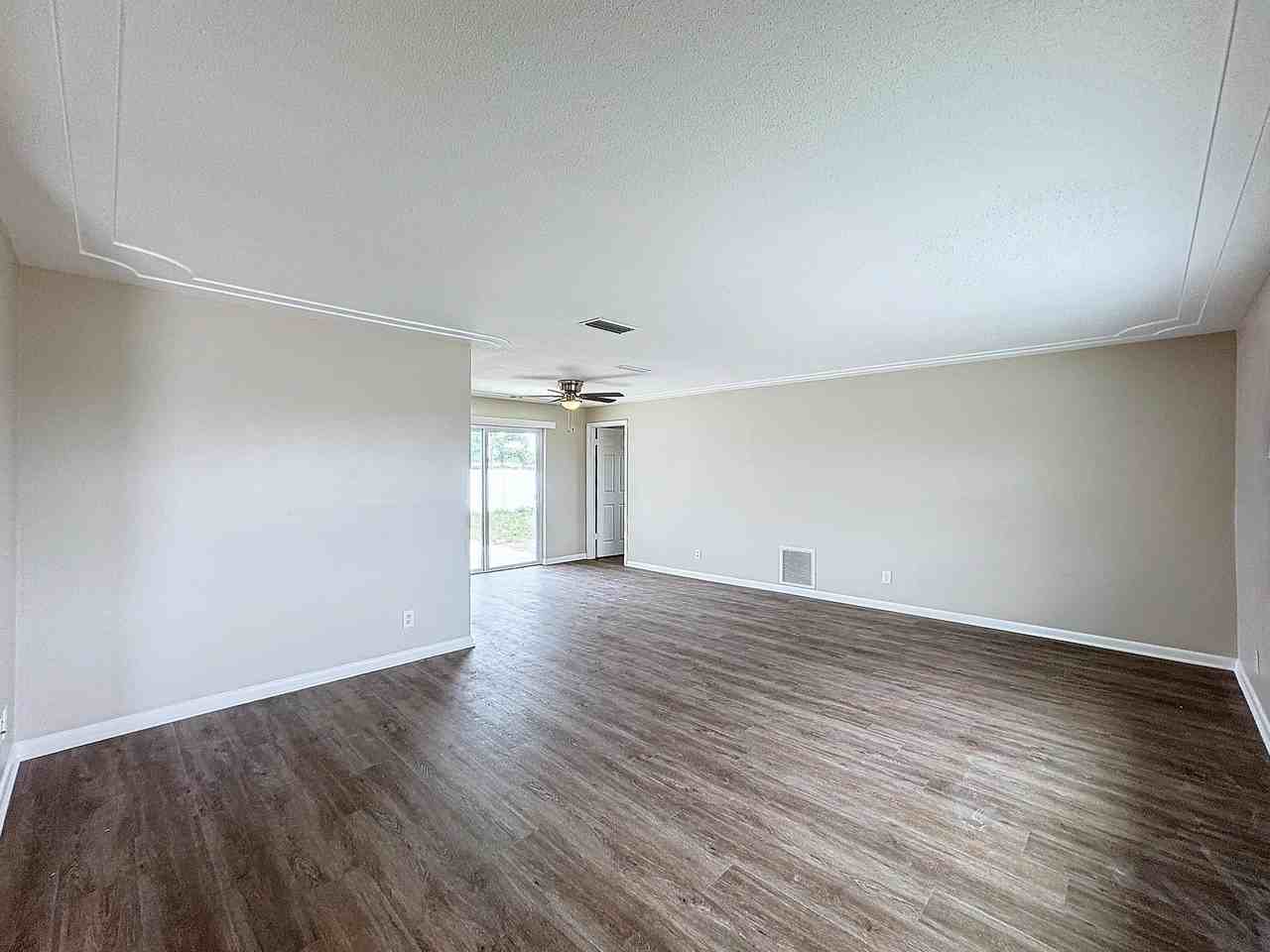 1545 Polaris St - Photo 5 of 23