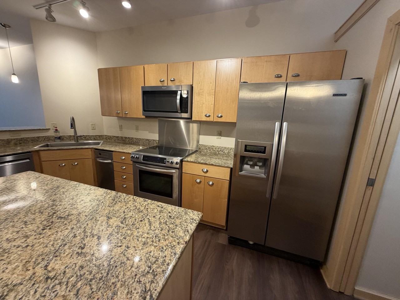 515 S Main St - Photo 3 of 26