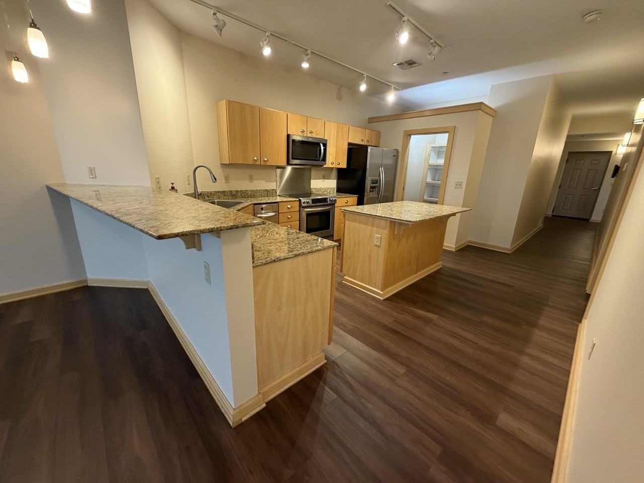 515 S Main St - Photo 4 of 26