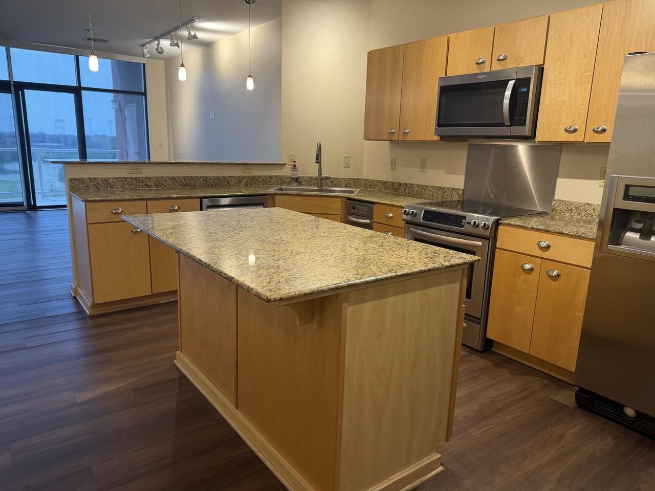 515 S Main St - Photo 5 of 26