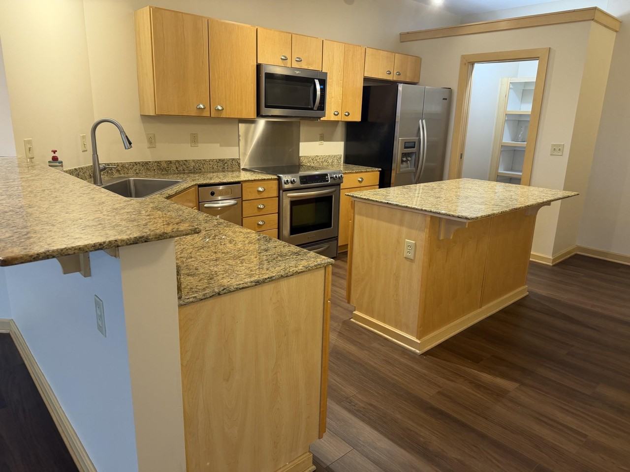 515 S Main St - Photo 6 of 26