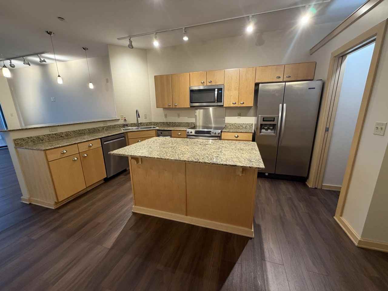 515 S Main St - Photo 7 of 26