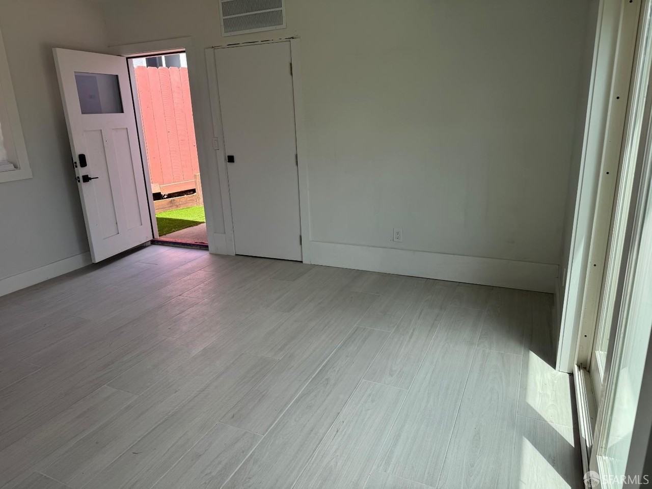8 Greenwood Dr - Photo 3 of 7