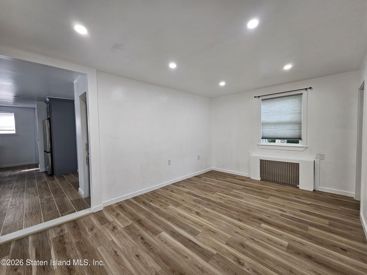 270 Saint John Ave - Photo 5 of 9