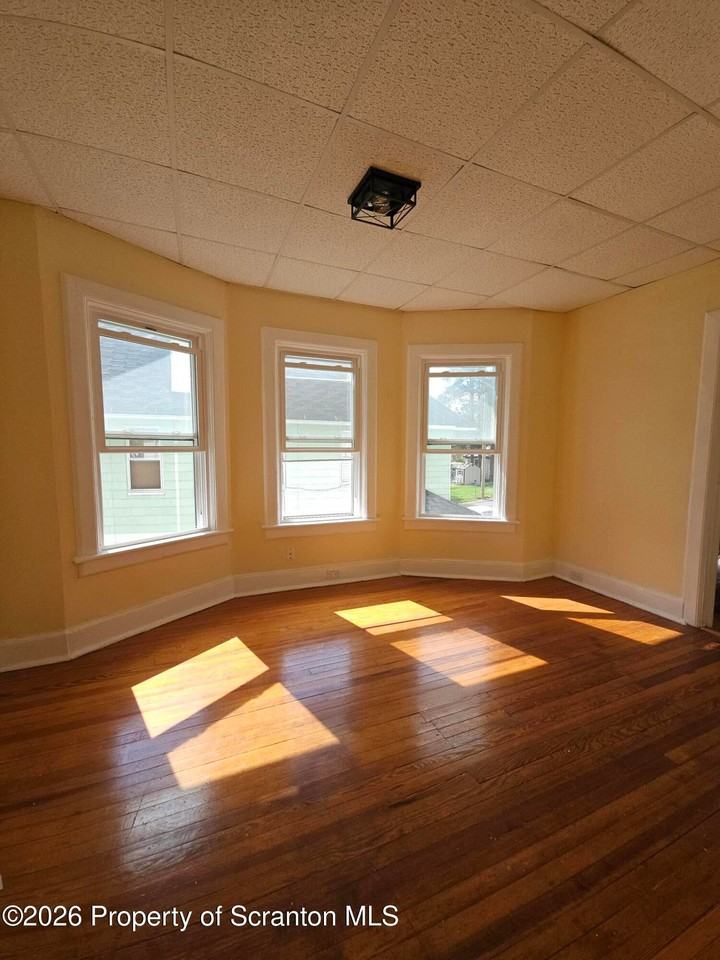 1327 Oram St - Photo 4 of 17