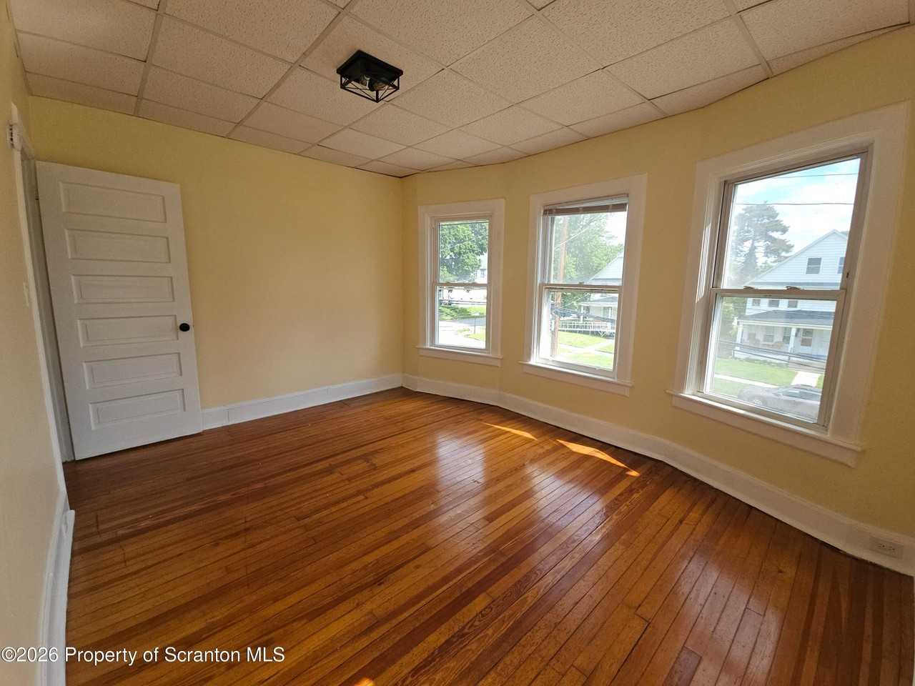 1327 Oram St - Photo 6 of 17