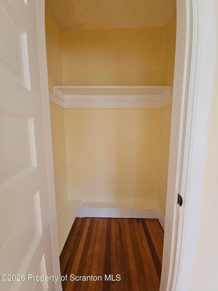 1327 Oram St - Photo 7 of 17