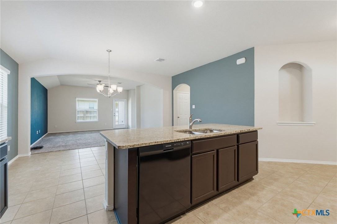 224 Bainbridge Rd - Photo 3 of 15