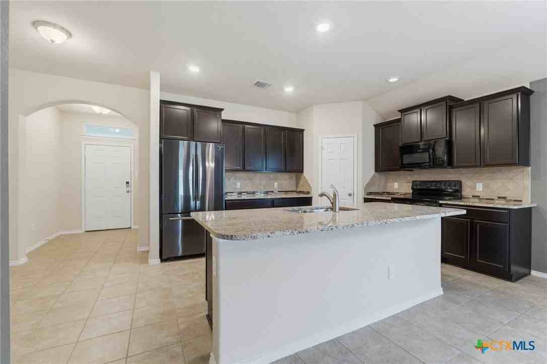 224 Bainbridge Rd - Photo 4 of 15