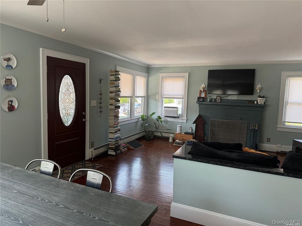 38 Clayton Ave - Photo 4 of 24