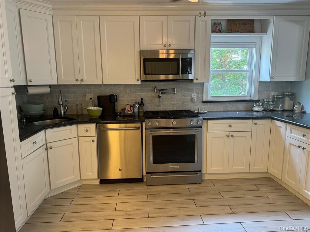 38 Clayton Ave - Photo 7 of 24