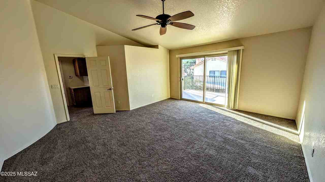 1061 W Antelope Creek Way - Photo 7 of 18
