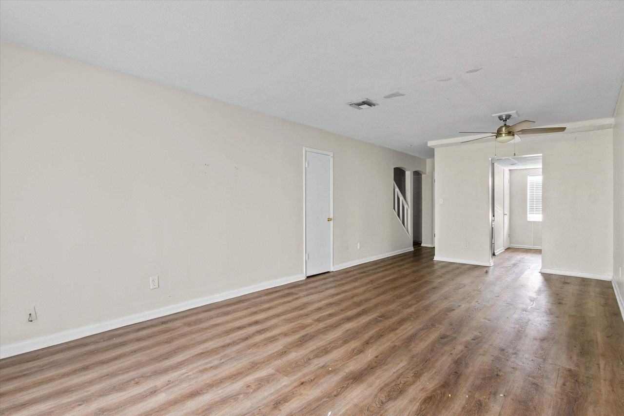 2325 W Pensacola St #121 - Photo 2 of 15