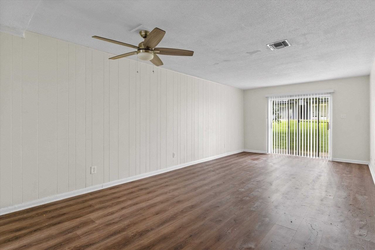 2325 W Pensacola St #121 - Photo 3 of 15
