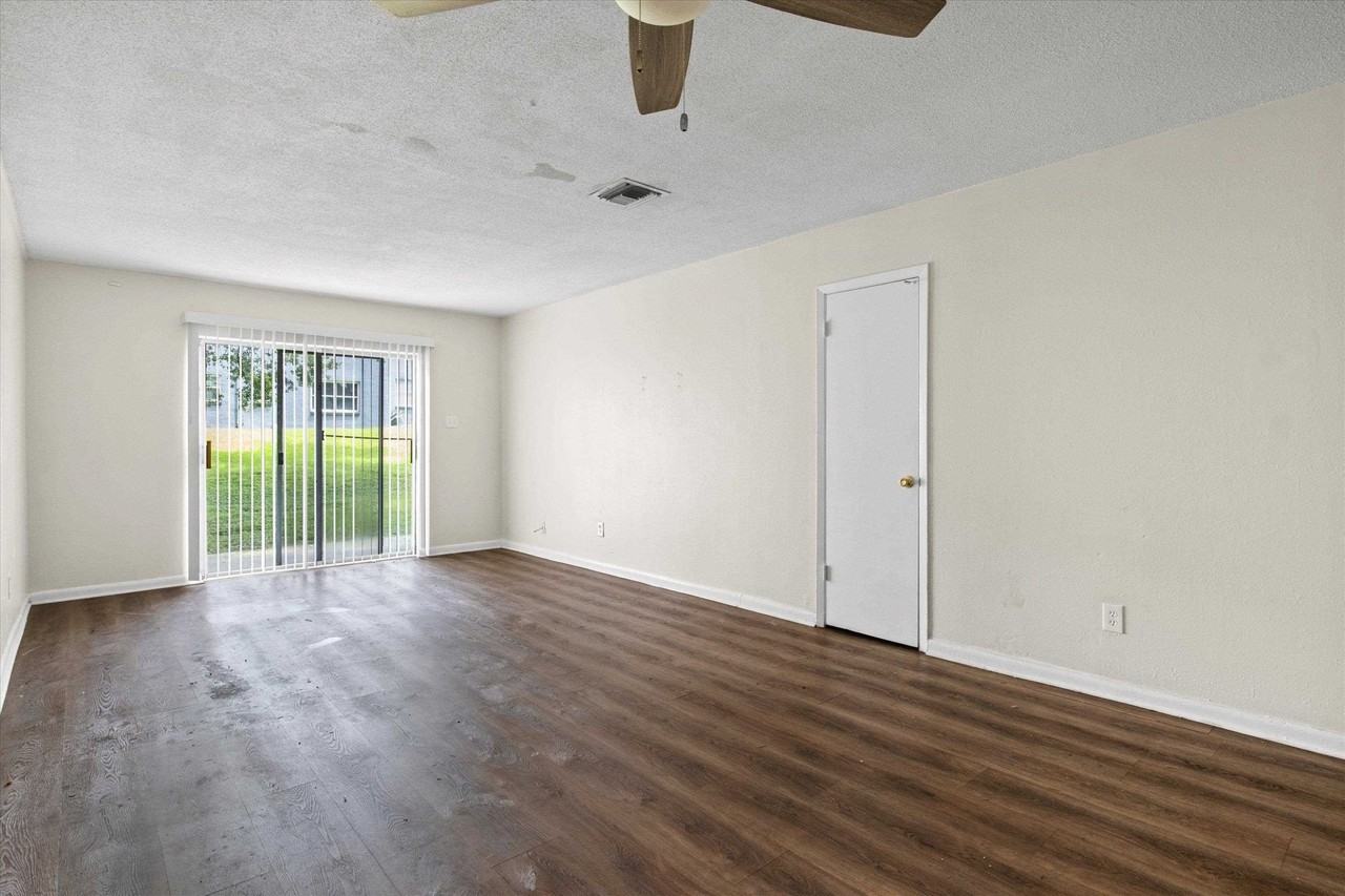 2325 W Pensacola St #121 - Photo 4 of 15