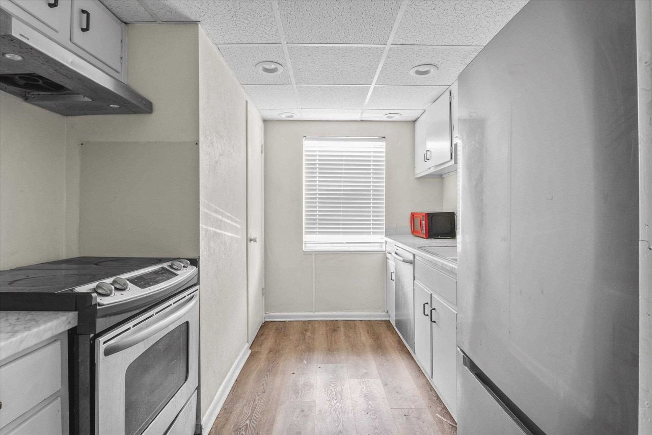 2325 W Pensacola St #121 - Photo 5 of 15