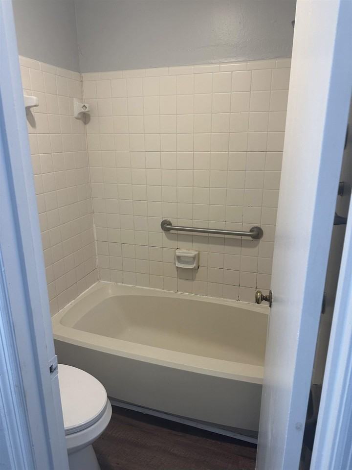 1938 Nekoma Ct - Photo 6 of 6