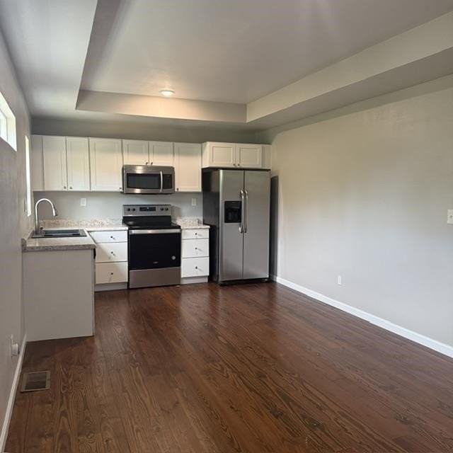 758 Parklawn Cir - Photo 2 of 8