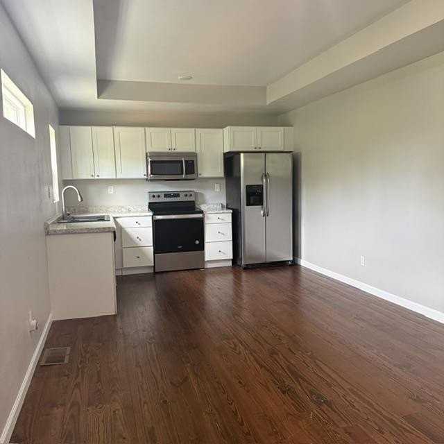 758 Parklawn Cir - Photo 5 of 8