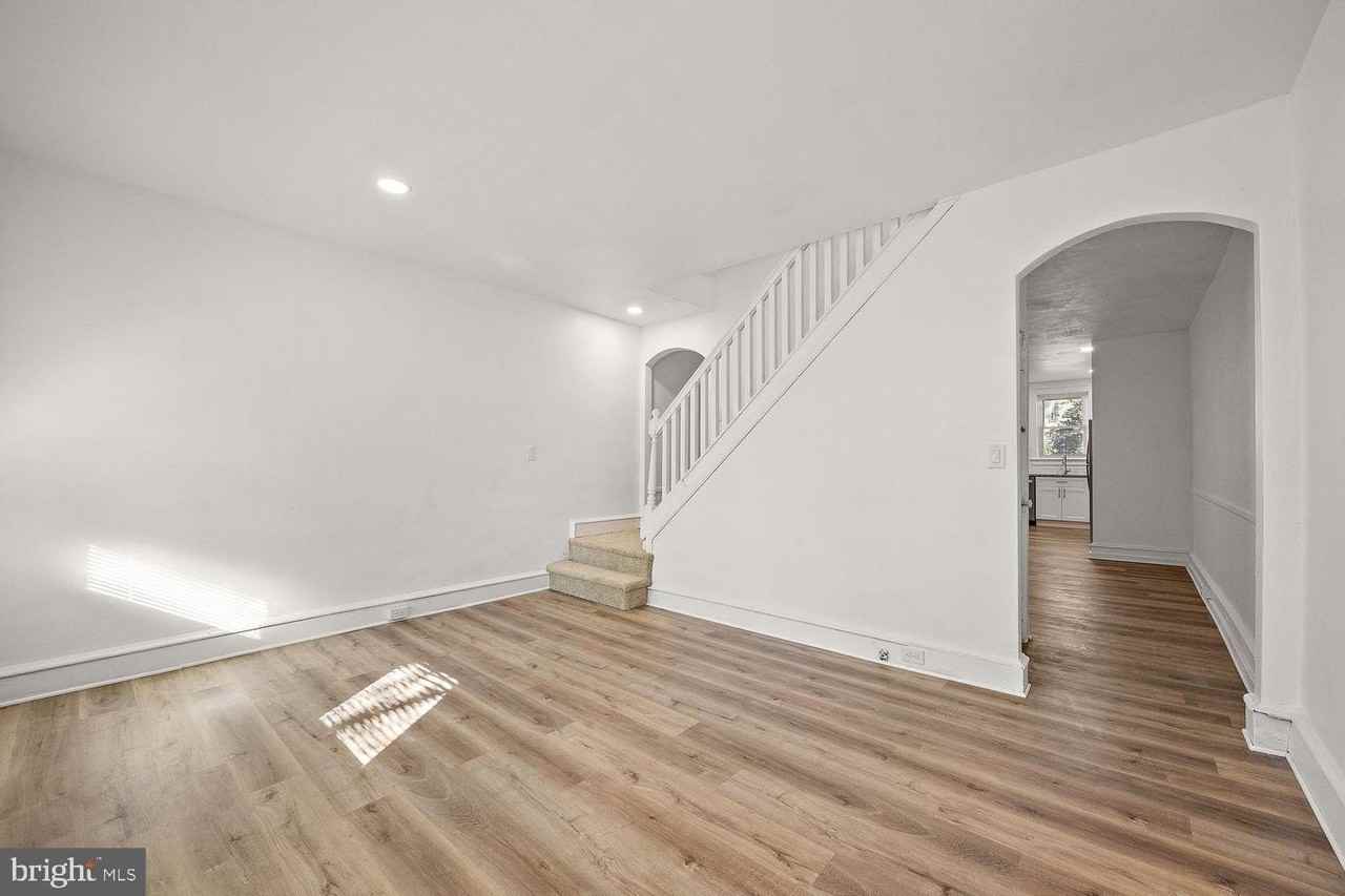 1715 W 8th St - Photo 2 of 17