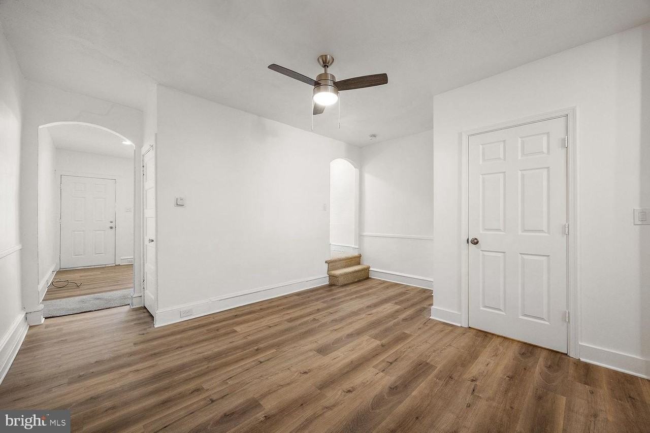 1715 W 8th St - Photo 4 of 17